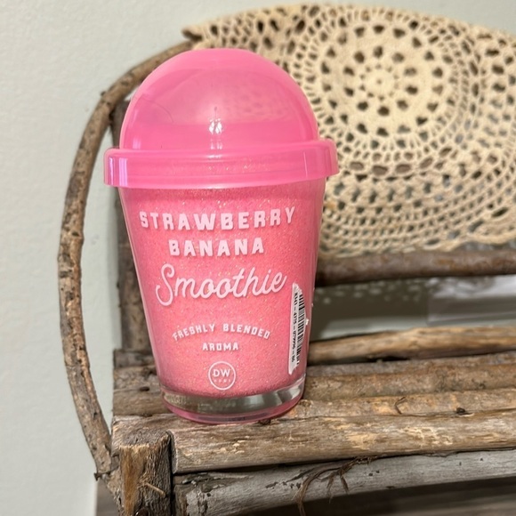 NEW DW HOME MINI STRAWBERRY BANANA SMOOTHIE CANDLE - Picture 1 of 7